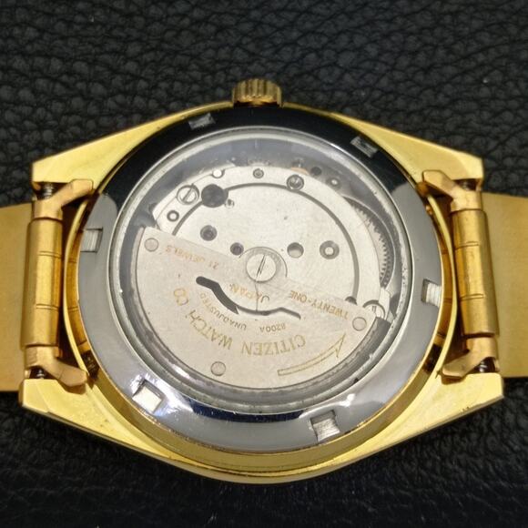 Vintage 1987 Arabic Citizen Automatic Mens Gold Watch W/daydate & Red accents - Picture 8 of 10